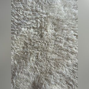 White fluffy rug!